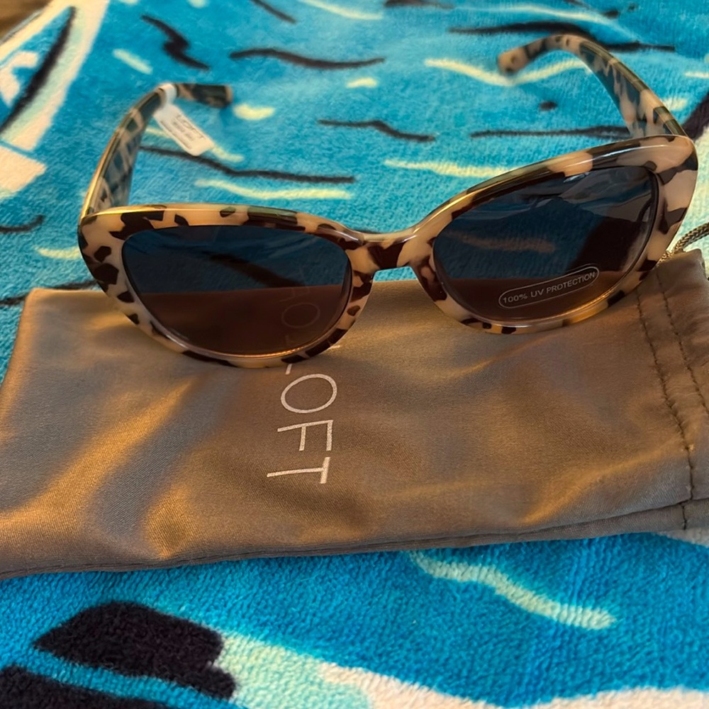 NEW LOFT Cat-eye Tortoiseshell Sunglasses